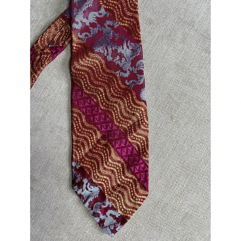 Vintage 1960s De Carlo Mens Tie Burgundy Gold Psychedelic Lion Heraldic Wide 60s